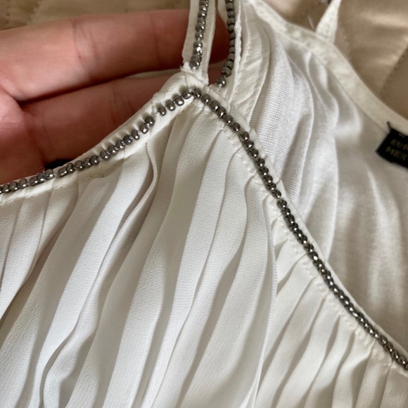 White top - Picture 3 of 5